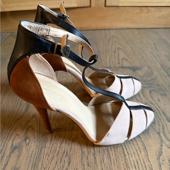 Zara Elegant Black and Tan Women's T-strap. Heels, size 9. EUC. - Picture 3 of 5